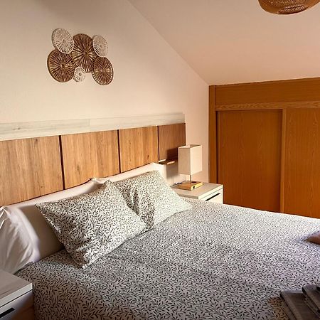 Atico Con Terrazas, Garaje Y Ascensor En El Casco Antiguo Apartman Huesca Kültér fotó
