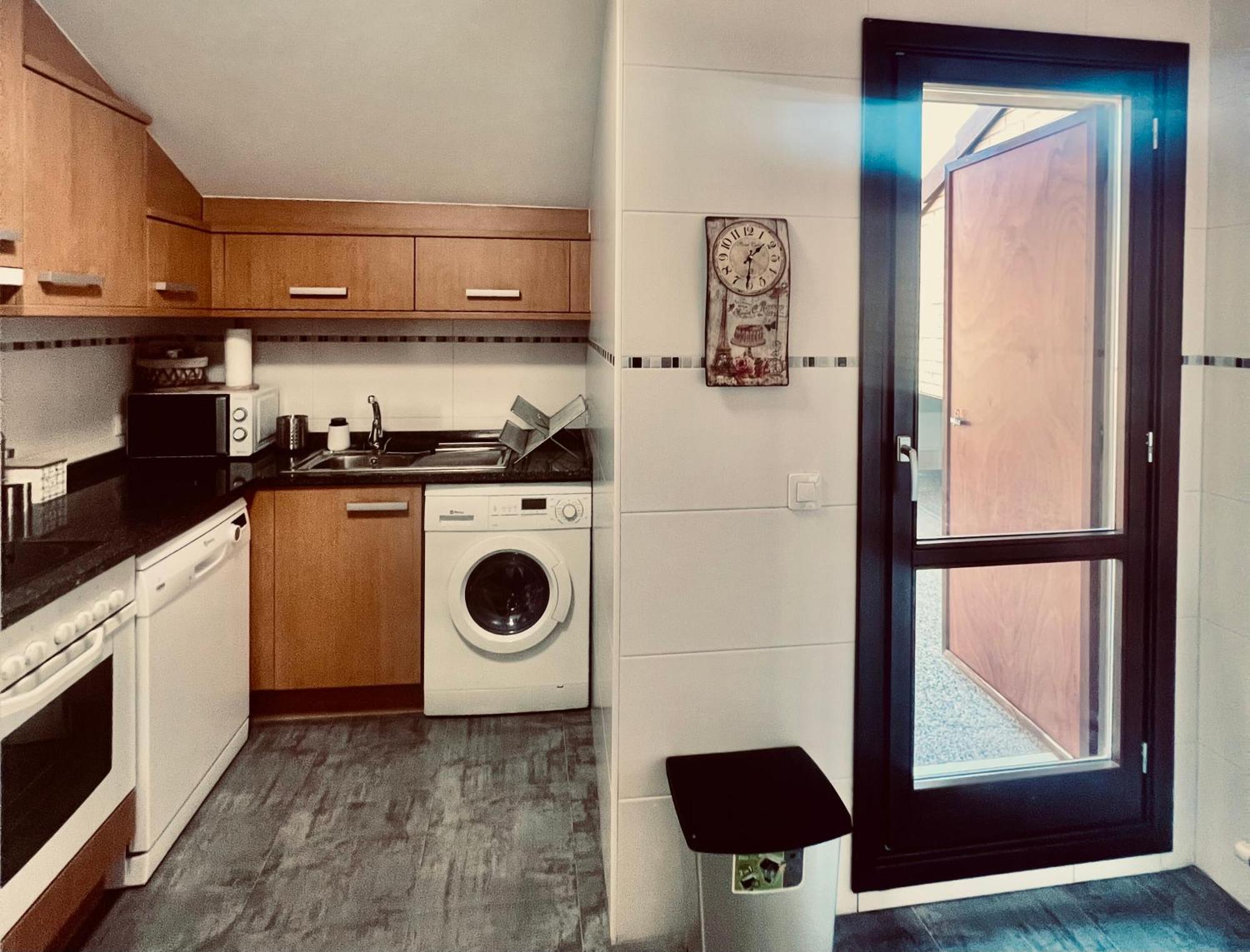 Atico Con Terrazas, Garaje Y Ascensor En El Casco Antiguo Apartman Huesca Kültér fotó
