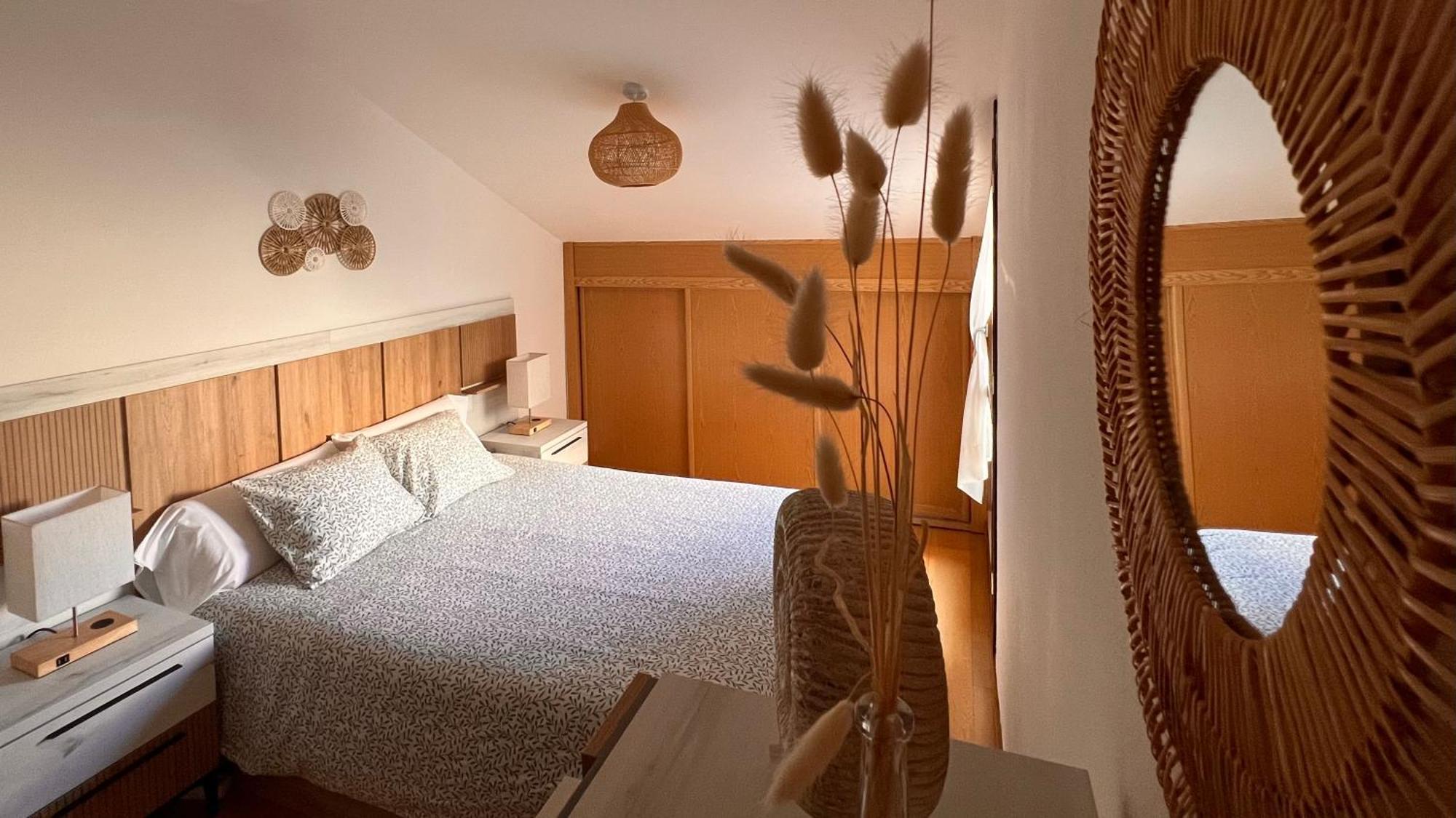 Atico Con Terrazas, Garaje Y Ascensor En El Casco Antiguo Apartman Huesca Kültér fotó